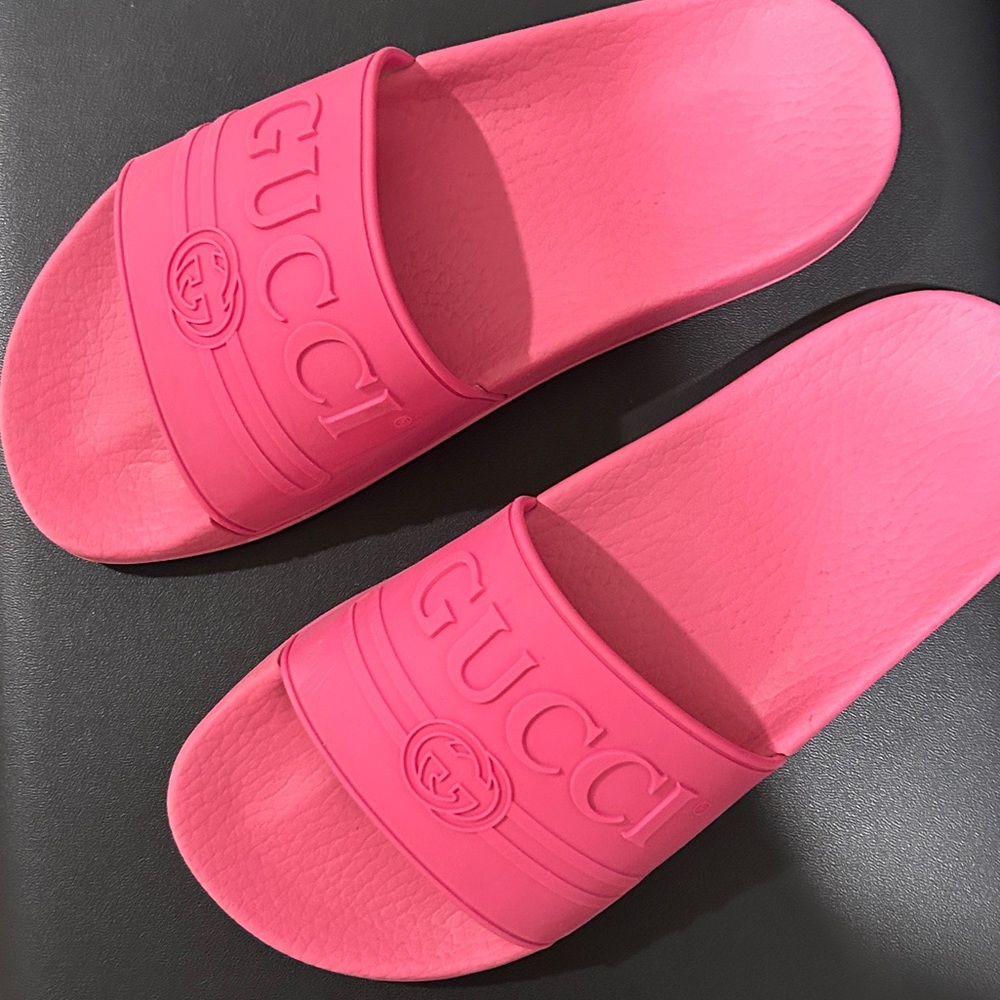 Gucci slides in color pink
